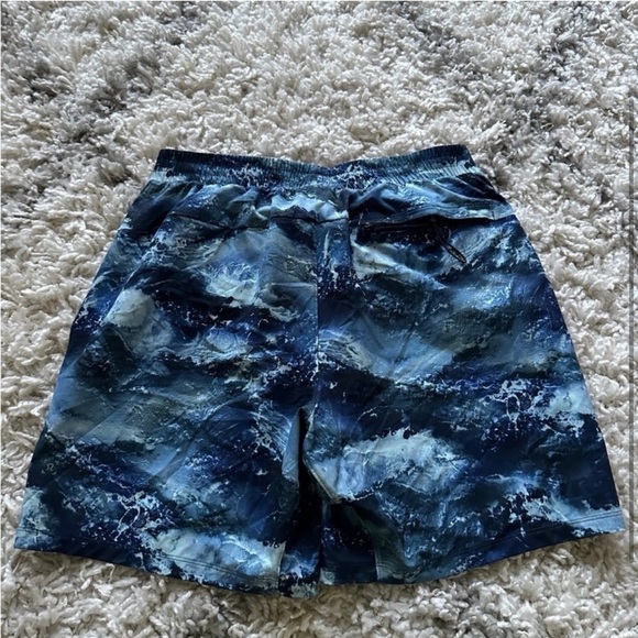 Lululemon Channel Cross Swim Short *7" High Dive
Multi. Size large. - Picture 2 of 3